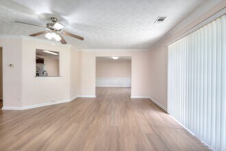 665 Walnut Creek Dr NW in Lilburn, GA - Building Photo - Building Photo