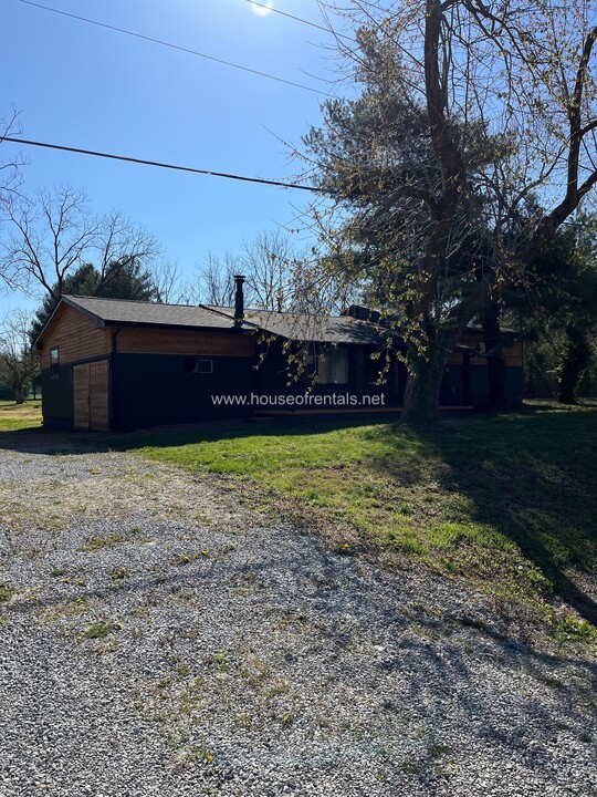 1303 N Maple St in Carterville, IL - Building Photo