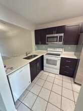 422 NE 210th Cir Terrace in Miami, FL - Building Photo - Building Photo