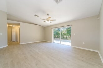 745 Briargrove Ave in Davenport, FL - Building Photo - Building Photo