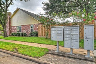 9859 Meadow Bend Ln in Houston, TX - Building Photo - Building Photo