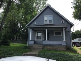 111 11th St Sw in Massillon, OH - Building Photo