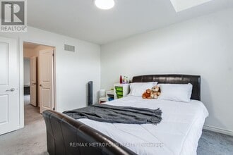 93 Elephant Hill Dr in Bowmanville, ON - Building Photo - Building Photo