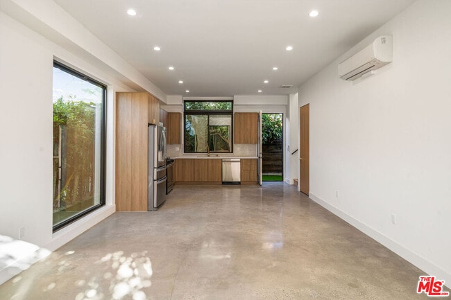 3909 W Exposition Blvd in Los Angeles, CA - Foto de edificio - Building Photo