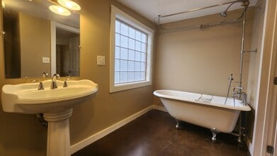 1112 Spring St in Johnson City, TN - Building Photo - Building Photo