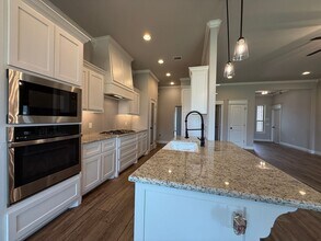 9325 SW 44th Terrace in Oklahoma City, OK - Foto de edificio - Building Photo