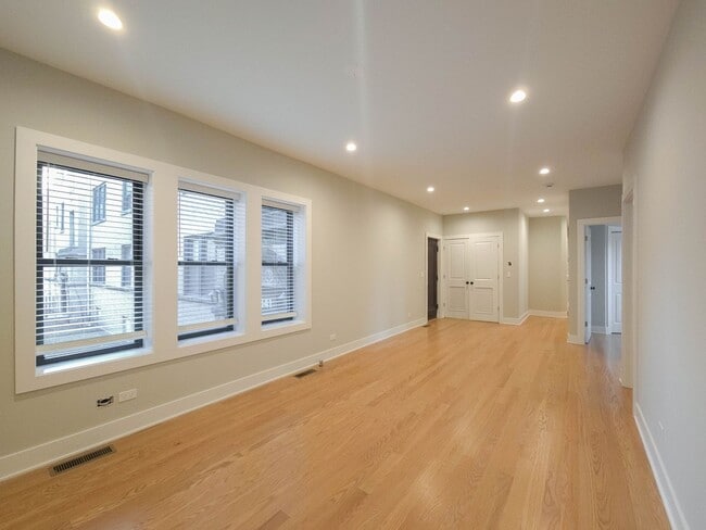 4816 N Wolcott Ave, Unit 4841-1B in Chicago, IL - Foto de edificio - Building Photo