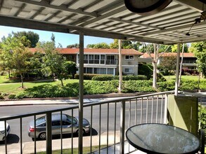 670 Via Mendoza in Laguna Woods, CA - Building Photo - Building Photo