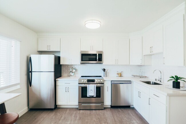 245 Lee St in Oakland, CA - Building Photo - Building Photo