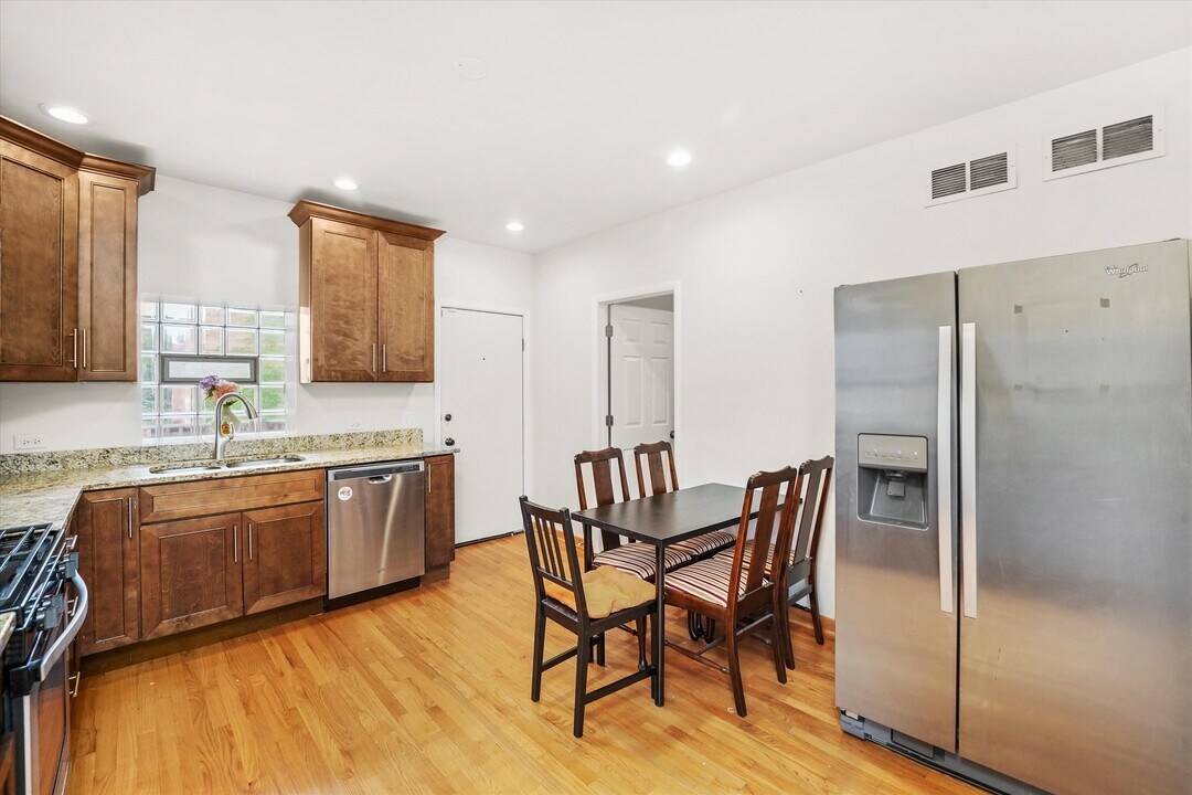 624 S Oakley Blvd, Unit 2 in Chicago, IL - Building Photo