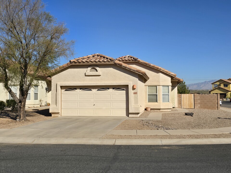 9704 N Long Creek Dr in Tucson, AZ - Building Photo