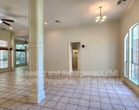 411 Greenfield Dr in Mandeville, LA - Foto de edificio - Building Photo