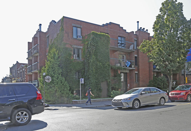 250-276 du Mont-Royal Av E