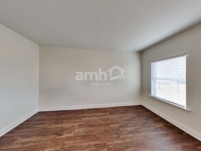 3881 Chivalry Dr in Douglasville, GA - Foto de edificio - Building Photo