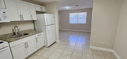 2860 NW 15th St in Fort Lauderdale, FL - Foto de edificio - Building Photo