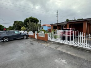 682 E 19th St in Hialeah, FL - Building Photo - Building Photo