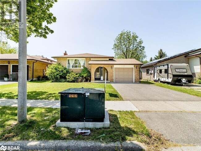 189 Northlake Dr in Waterloo, ON - Building Photo - Building Photo