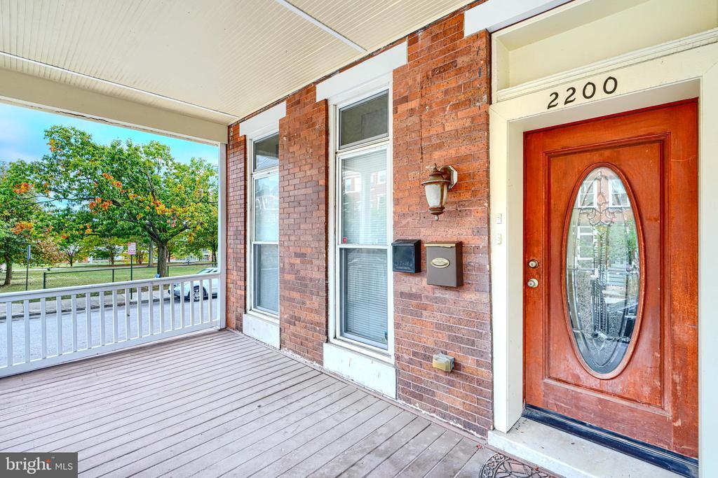 2200 Brookfield Ave in Baltimore, MD - Building Photo