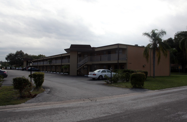 Palm Villa Apartments in St. Petersburg, FL - Building Photo - Building Photo