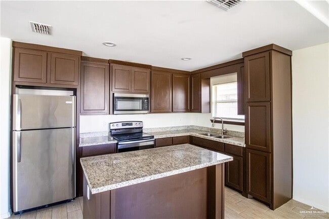 13 Taxco Ct in Edinburg, TX - Building Photo - Building Photo