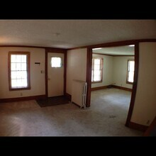 313 E 3rd St in Dixon, IL - Building Photo - Building Photo