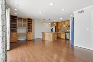 5000 Baltimore Ave, Unit 301 in Kansas City, MO - Building Photo