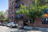 41-45 52nd Street in Flushing, NY - Foto de edificio - Building Photo