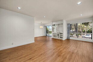 11656 Montana Ave in Los Angeles, CA - Building Photo