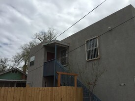213 Princeton Dr SE in Albuquerque, NM - Building Photo