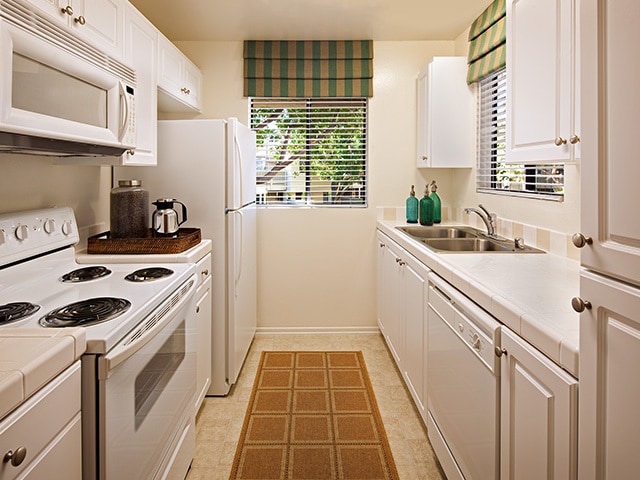 Parkwood Apartment Homes in Irvine, CA - Building Photo - Building Photo