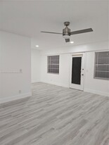 13550 SW 6th Ct in Pembroke Pines, FL - Building Photo