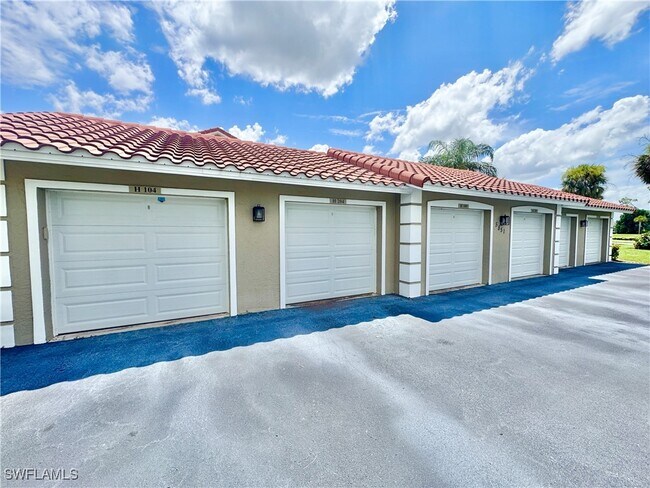 5851 Cobblestone Ln in Naples, FL - Foto de edificio - Building Photo