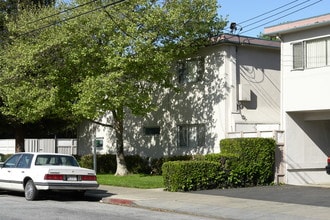 Poplar Apartments in Redwood City, CA - Building Photo - Building Photo