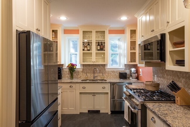 159 Washington St in Newton, MA - Building Photo - Building Photo