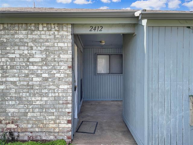 2412 Windy Pine Ln in Arlington, TX - Building Photo