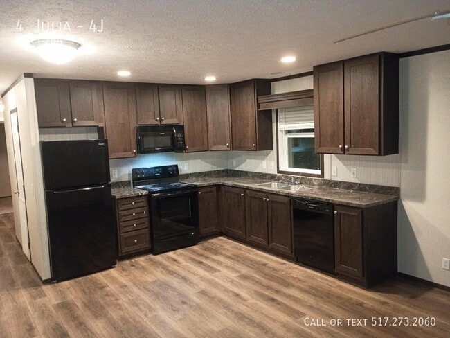 4 Julia in Flat Rock, MI - Building Photo - Building Photo