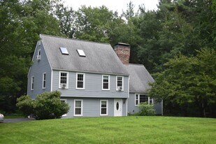 8 Dana Dr in Westford, MA - Building Photo