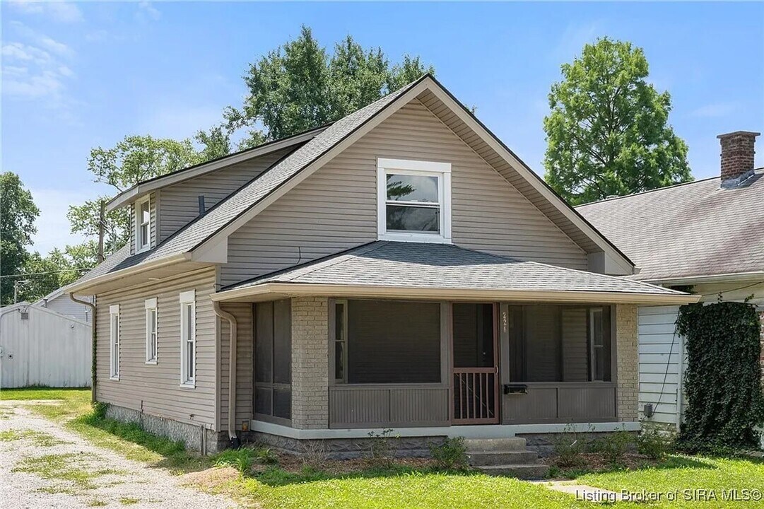 226 Sloemer Ave in New Albany, IN - Building Photo