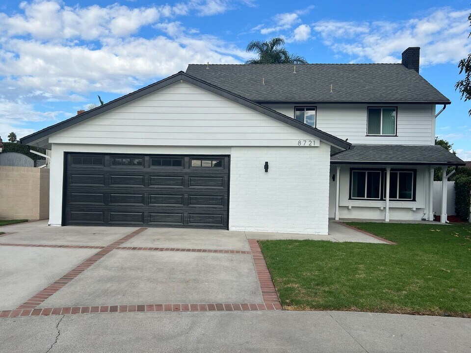 8721 Squires Cir in Huntington Beach, CA - Building Photo
