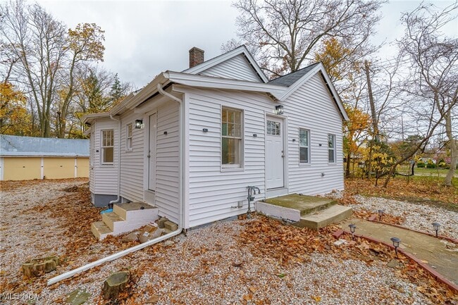 18609 Royalton Rd in Strongsville, OH - Building Photo - Building Photo