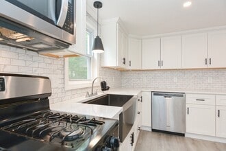 8 Roberts Rd in Ashland, MA - Building Photo - Building Photo