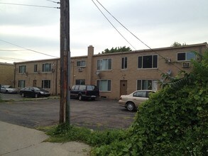 11180 E Seven Mile Rd in Detroit, MI - Building Photo - Building Photo