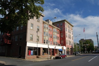 Huntington Apartments in Easton, PA - Foto de edificio - Building Photo
