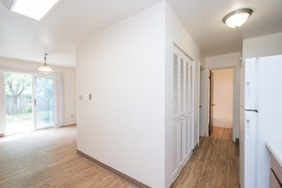 1720 Azalea Ct, Unit 7