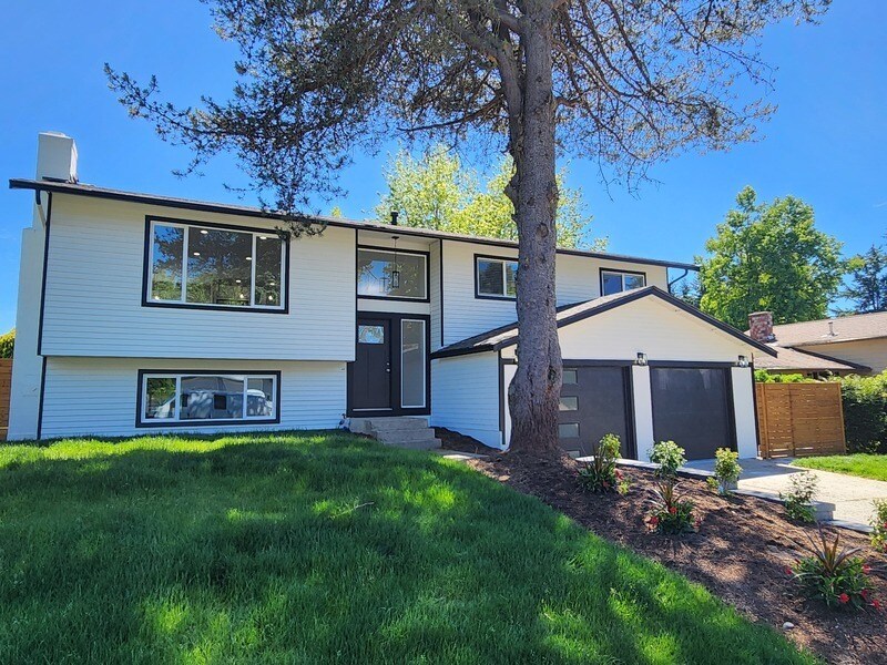 12625 NE 133rd Pl in Kirkland, WA - Building Photo