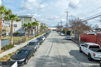 KB Home Row Homes at Lacy Crossing in Santa Ana, CA - Building Photo - Building Photo