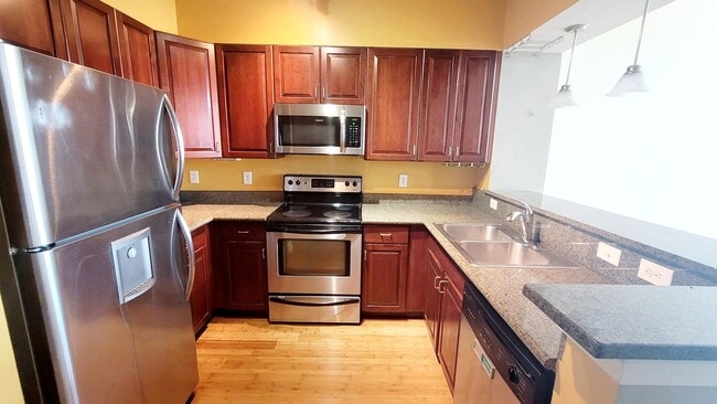 1333 W Broad St, Unit 514 in Richmond, VA - Foto de edificio - Building Photo