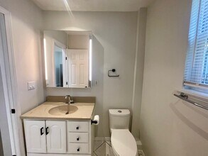 92 Hyde Park Ave, Unit 1 in Boston, MA - Building Photo - Building Photo