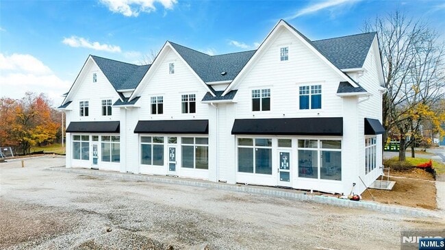 445 Ramapo Valley Rd, Unit 3 in Oakland, NJ - Building Photo - Building Photo