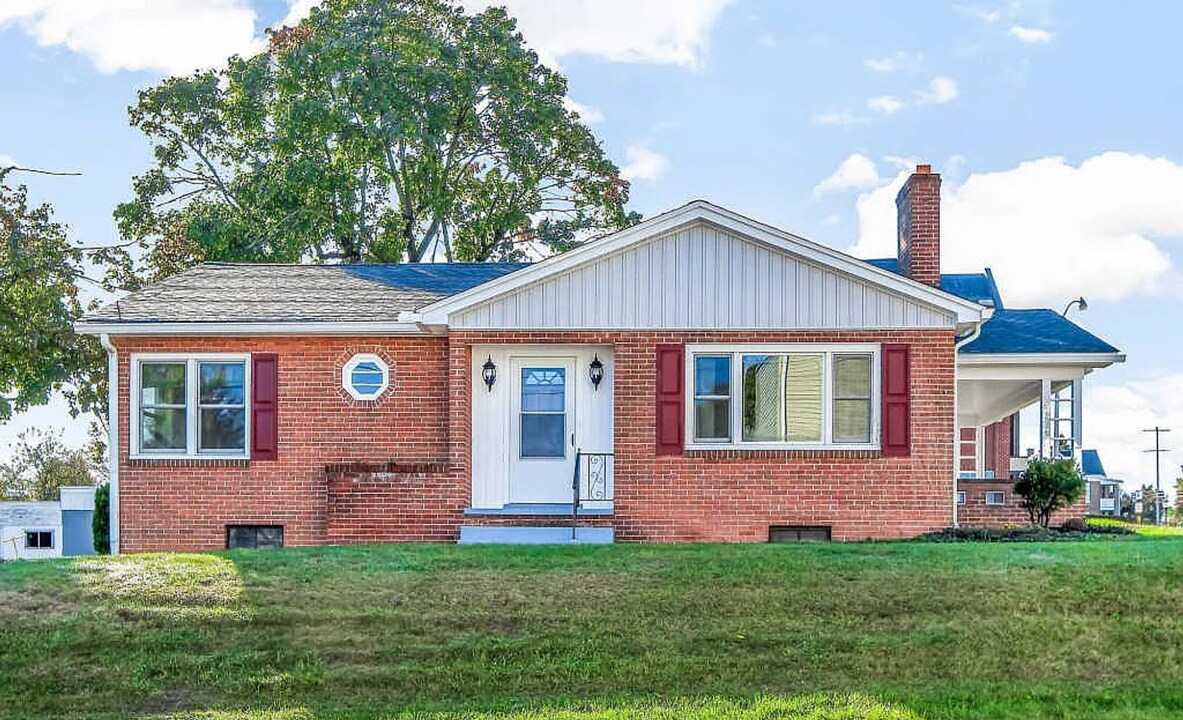 24 E 6th Ave in York, PA - Building Photo